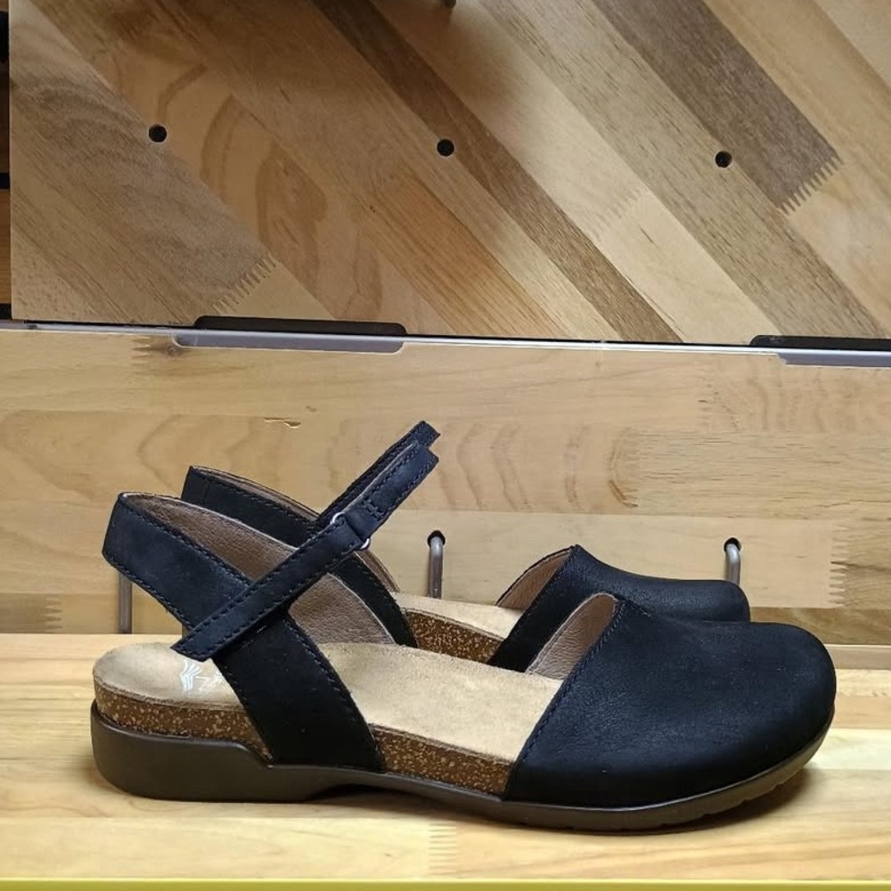 Rowan Nubuck Black